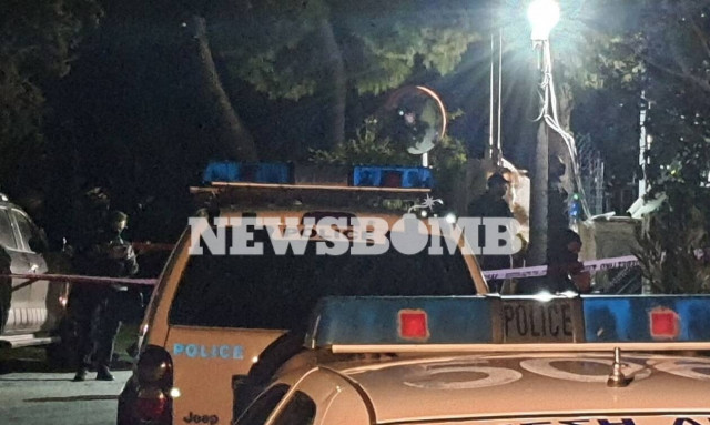 Θρίλερ στην Πεντέλη: Νεαρός απειλεί να αυτοκτονήσει - Οι πρώτες φωτογραφίες από το σημείο