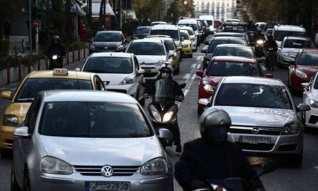 Τέλη κυκλοφορίας: Λίγες ημέρες για να λήξει η προθεσμία – Τσουχτερά πρόστιμα στους «ξεχασιάρηδες»