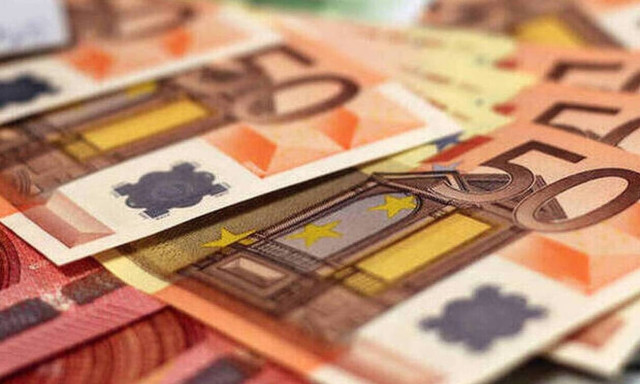 Επιδόματα - ΟΠΕΚΑ: «Βρέχει» λεφτά τελευταία μέρα του χρόνου - Ποιοι πάνε ταμείο