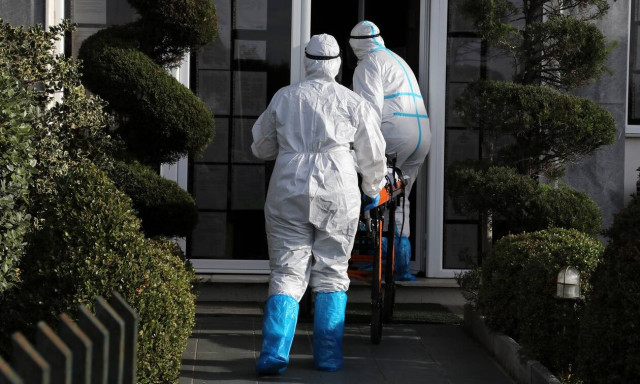 Σύμφωνα με τον καθηγητή Τζανάκη τα ενεργά κρούσματα υπερβαίνουν τις 100.000