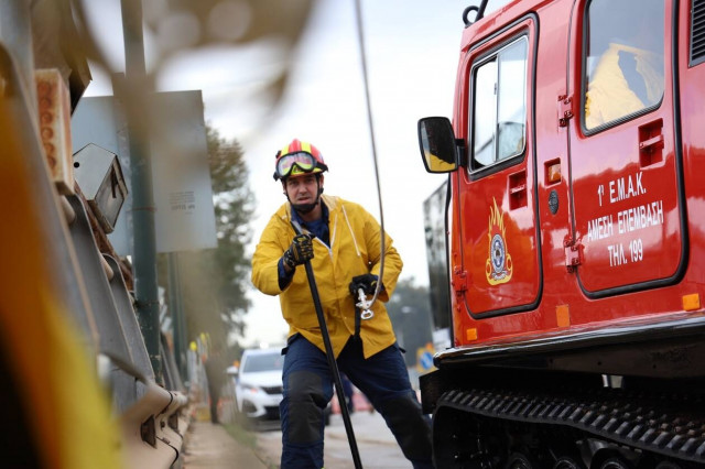 Λάρισα: Άγνωστος πυροβόλησε πυροσβέστες με αεροβόλο