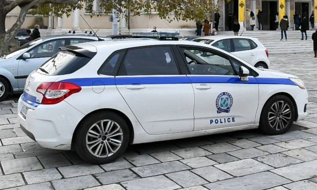 Κεφαλονιά: Χειροπέδες σε ανήλικο που μπήκε σε σπίτι και έκλεψε 3.000 ευρώ