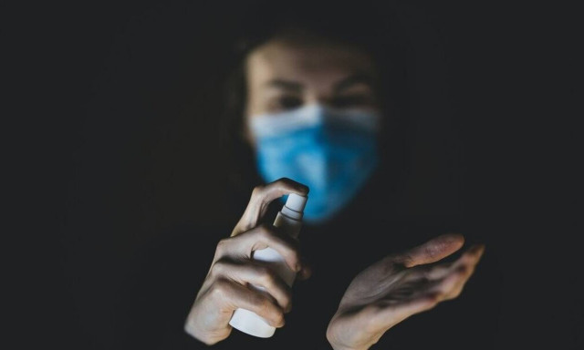 Μετάλλαξη Όμικρον: Αυτά είναι τα πιο συνηθισμένα συμπτώματα - Τι προκαλεί στο δέρμα