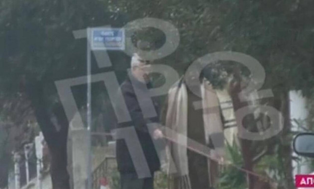 Στάθης Παναγιωτόπουλος: Χέρι - χέρι με τη γυναίκα του μία μέρα αφού αφέθηκε ελεύθερος (video)