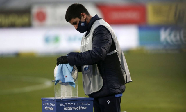 «Αιχμάλωτος» της «Όμικρον» ο αθλητισμός: Καθημερινή μάχη των ομάδων με τον κορονοϊό