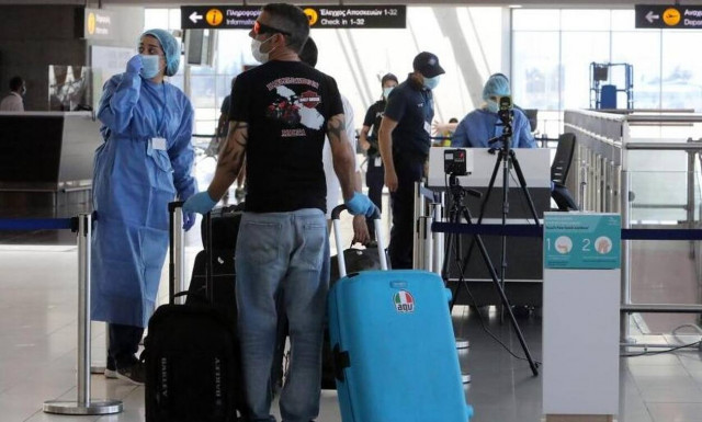 Κύπρος - Υπουργός Υγείας: Ανεύθυνοι έμπαιναν στα αεροπλάνα θετικοί στον ιό (vid)