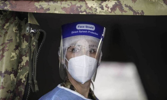 Κορονοϊός: «Σαρώνει» τον πλανήτη η μετάλλαξη Όμικρον - Τα κρούσματα ξεπέρασαν το 1 εκατ. την ημέρα