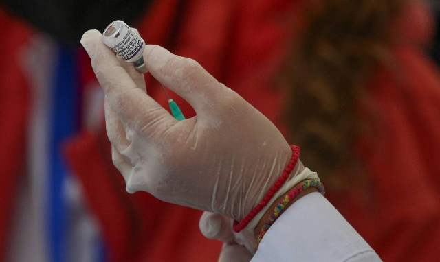 Η εμμονή της υποχρεωτικότητας του εμβολίου δεν εξαφανίζει τον ιό