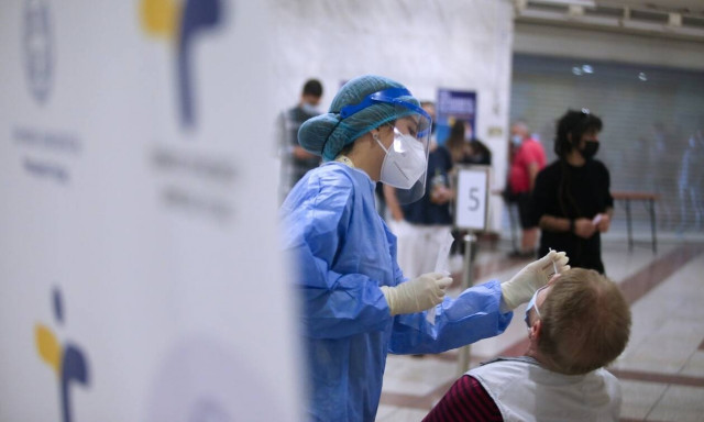 ΕΟΔΥ: Αυτές είναι οι νέες οδηγίες για την καραντίνα - Τι αλλάζει για εμβολιασμένους και μη