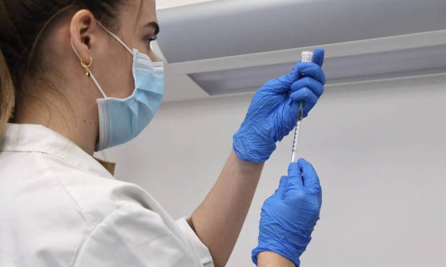 Μετάλλαξη Όμικρον: Τρίτη δόση και εμβολιασμός μετά από νόσηση παρέχουν πρόσθετη προστασία