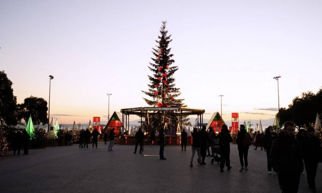 Καιρός: Με συννεφιά και τοπικές βροχές η παραμονή της Πρωτοχρονιάς - Το 2022 φέρνει... την «άνοιξη»