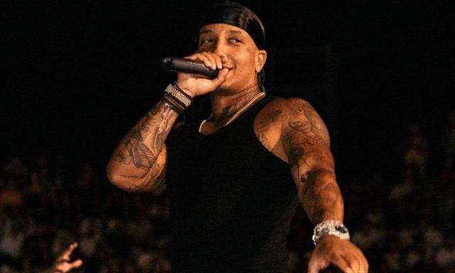 Light: Απέλυσε τον δικηγόρο του γιατί ήταν μέλος ναζιστικής οργάνωσης (photo)