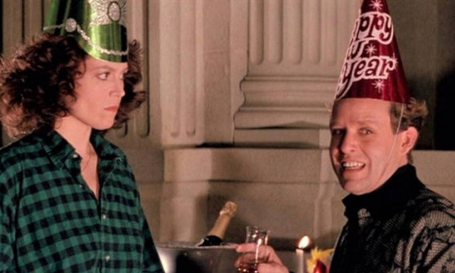 Πρωτοχρονιά: Eσύ με ποιον θα κάνεις ρεβεγιόν φέτος;