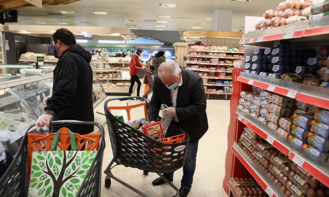 Εορταστικό ωράριο 2021: Πώς θα λειτουργήσουν τα καταστήματα την παραμονή της Πρωτοχρονιάς