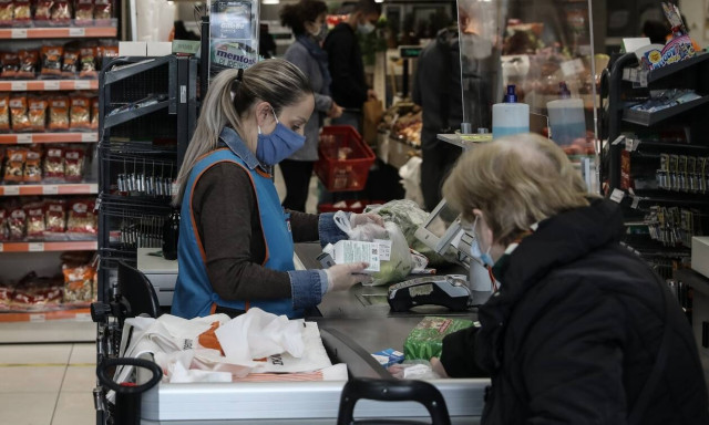 Παραμονή Πρωτοχρονιάς: Τι ώρα κλείνουν σήμερα τα σούπερ μάρκετ