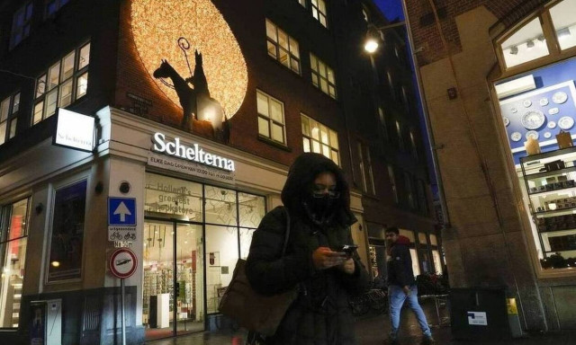 Ολλανδία: Η αστυνομία διέλυσε ένα παράνομο πάρτι με τη συμμετοχή εκατοντάδων ανθρώπων