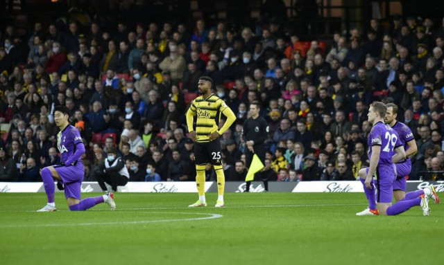 Premier League: Διακοπή στο Γουότφορντ – Τότεναμ – Πρόβλημα με θεατή στο γήπεδο (video)