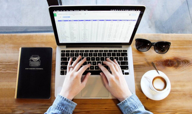 Νέα μέτρα: Επέστρεψε η τηλεργασία - Πώς θα πηγαίνουμε στη δουλειά