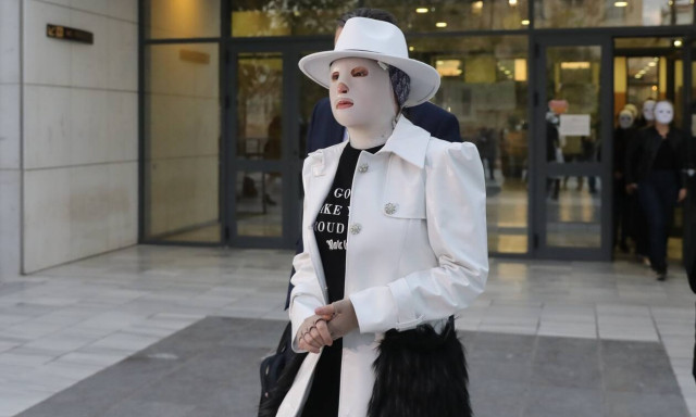 Ιωάννα Παλιοσπύρου: Το συγκινητικό μήνυμα για το 2022 δίπλα στο χριστουγεννιάτικο δέντρο