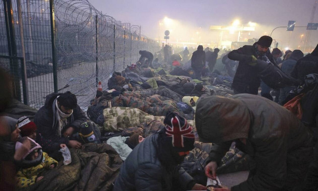 Μεταναστευτικό: Εκατοντάδες άνθρωποι παραμένουν αποκλεισμένοι στα σύνορα Λευκορωσίας-Πολωνίας