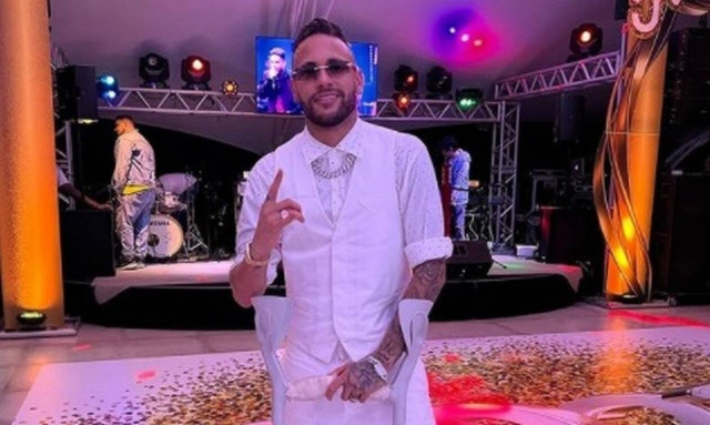 «Ξεσάλωσε» ο Νεϊμάρ: Τριήμερο πρωτοχρονιάτικο πάρτι στην έπαυλη του (photos)