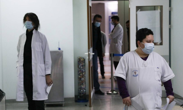 Ξέσπασμα Εξαδάκτυλου: Κάποιοι απέτρεψαν ανθρώπους από το να εμβολιαστούν και τους οδήγησαν στις ΜΕΘ