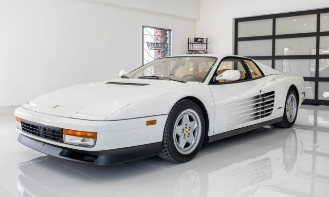 Πωλήθηκε μια ακόμη σπάνια Ferrari Testarossa
