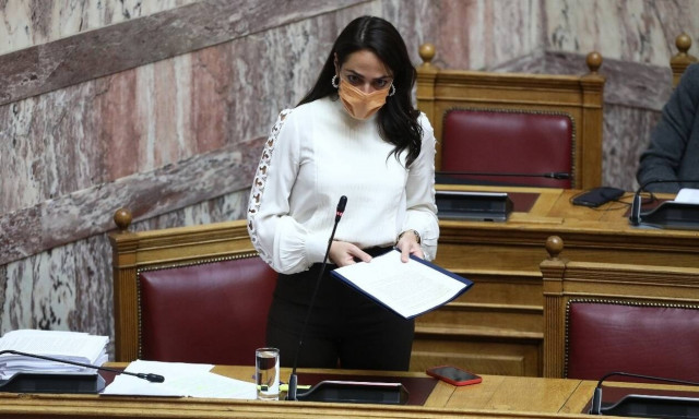 Μιχαηλίδου: 2 εκατ. ευρώ για μάσκες και γάντια στις Μονάδες Φροντίδας Ηλικιωμένων