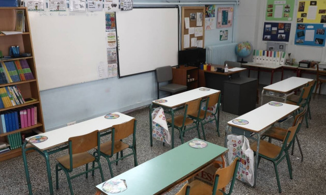 Pandemic experts to discuss opening of schools this week, Plevris says