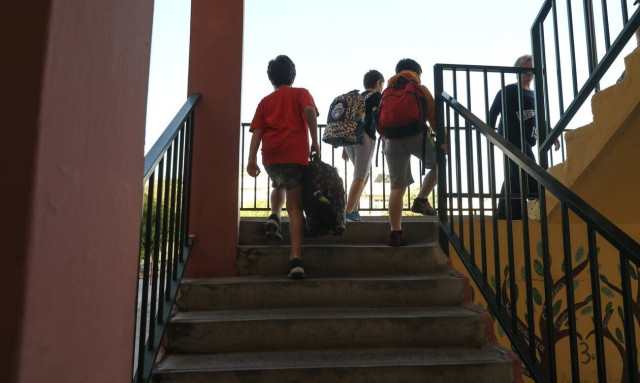 Με 3 self test και 50.000 κρούσματα την ημέρα ανοίγουν τα σχολεία