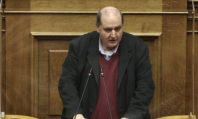 Φίλης για άνοιγμα σχολείων: Επιλέγουν ως λύση την ανοσία της αγέλης