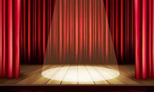 Αυτός είναι ο ηθοποιός που τηλεφώνησε για βόμβα στο θέατρο που δουλεύει – «Ήταν εφηβική φάρσα»