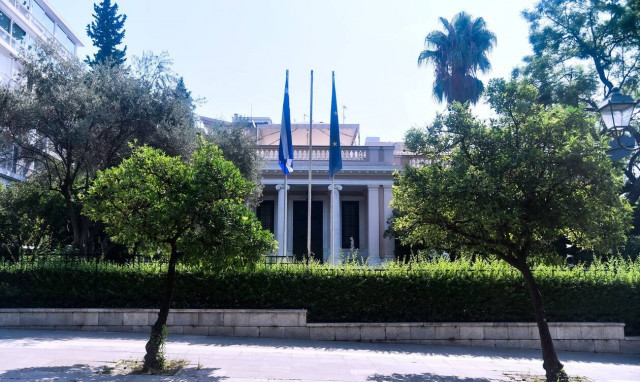 Συναγερμός στο Μαξίμου μετά τη νόσηση Σκέρτσου με κορονοϊό – Θα υποβληθούν όλοι σε τεστ