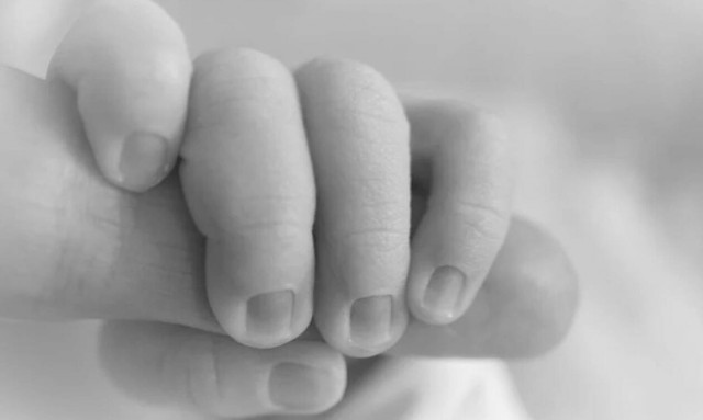 Κορονοϊός: Θρήνος στη Δράμα για το βρέφος της 36χρονης -Δίνει μάχη για να κρατηθεί στη ζωή η γυναίκα