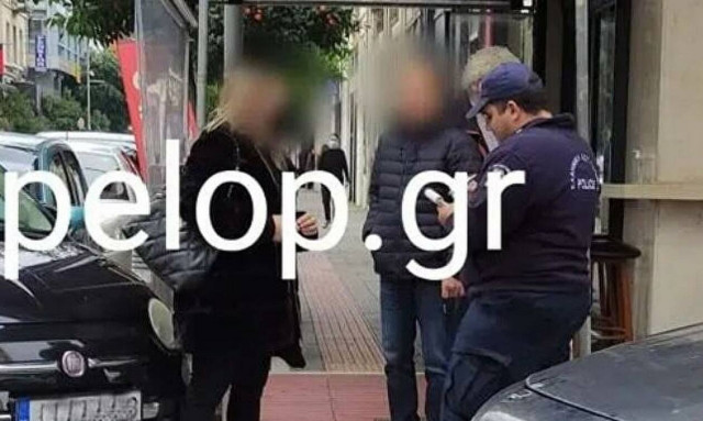 Πάτρα: Εκτός Τροχαίας ο αστυνομικός που μοίραζε πρόστιμα χωρίς μάσκα – Μετάθεση εξπρές