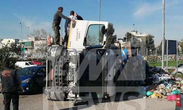 Εθνική Οδός: Κυκλοφοριακό «έμφραγμα» από ανατροπή φορτηγού που μετέφερε σκουπίδια