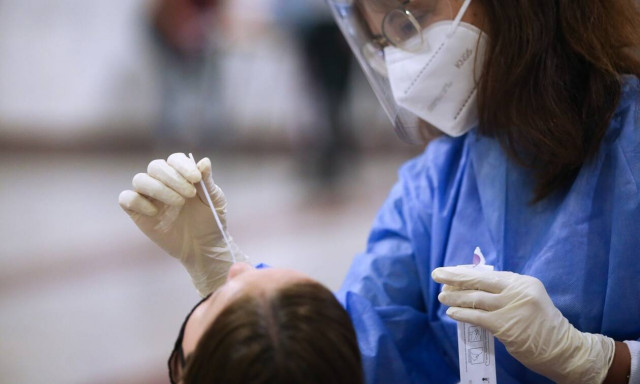 Αλλάζει το πλαφόν στην τιμή των μοριακών τεστ για τον κορονοϊό – Σήμερα οι ανακοινώσεις