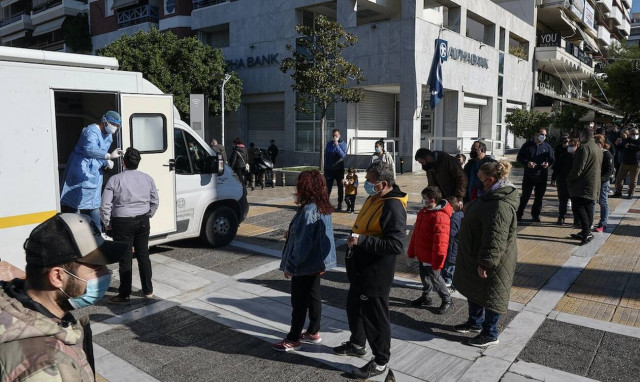 Πανελλήνιος Ιατρικός Σύλλογος: Όχι σε περαιτέρω μείωση στις τιμές των PCR τεστ