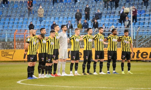 Στέλιος Σεραφείδης: Ενός λεπτού σιγή στο Λαμία – ΑΕΚ – «Λύγισε» ο Τσιντώτας (video)