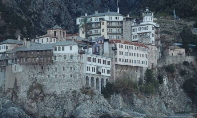 Πέθανε από επιπλοκές του κορoνοϊού μοναχός του Αγίου Όρους