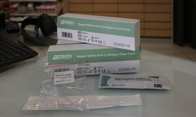 Σχολεία: Ξεκίνησε η διάθεση των self test για μαθητές και εκπαιδευτικούς – Πότε πρέπει να διεξαχθούν