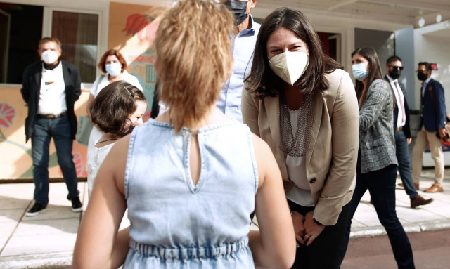 Η Κεραμέως δεν αλλάζει το πρωτόκολλο του 50%+1 για να υπάρχει… επιδημιολογική επιτήρηση!