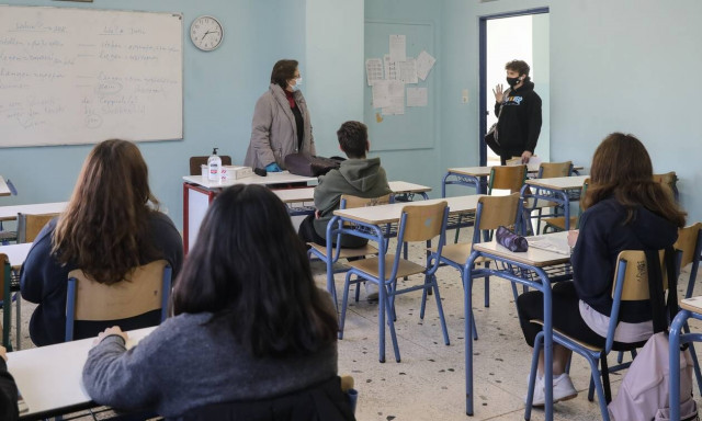 Σχολεία: Δεν αποκλείονται αλλαγές τις επόμενες μέρες λέει ο καθηγητής Μανωλόπουλος λόγω της Όμικρον