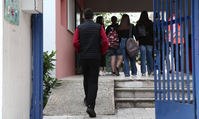 Το άνοιγμα των σχολείων φοβίζει τους επιστήμονες: Ο προβληματισμός τους για τα self test