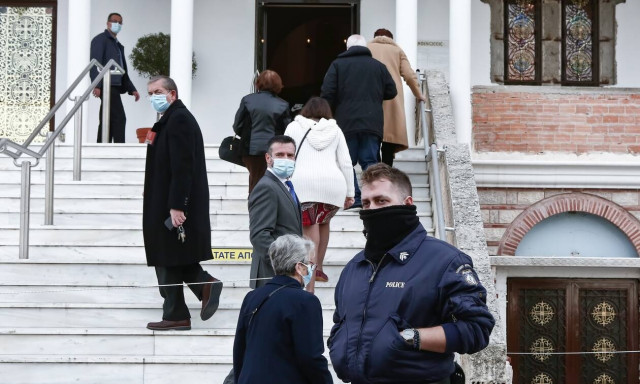 Θεοφάνεια στη... σκιά της Όμικρον: Τα μέτρα που ισχύουν για Εκκλησίες και Αγιασμό των Υδάτων