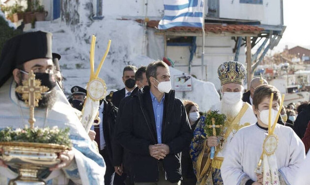 PM Mitsotakis celebrates Epiphany on remote Agios Efstratios