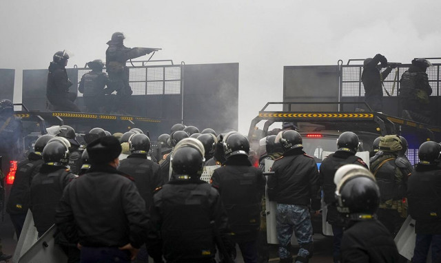 Καζακστάν: Ρώσοι αλεξιπτωτιστές κατά της εξέγερσης – Δεκάδες νεκροί, πάνω από 1.000 τραυματίες