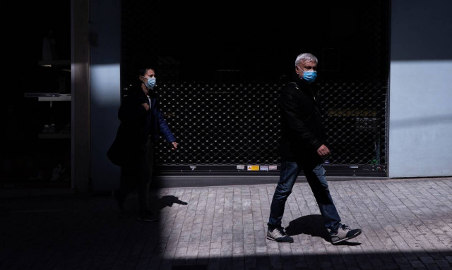 Τζανάκης στο Newsbomb.gr: Μια μέρα με λιγότερα κρούσματα δεν σημαίνει τίποτα –Τι δείχνουν τα μοντέλα