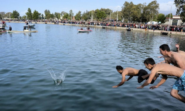 Καιρός: Θεοφάνεια με υψηλές για την εποχή θερμοκρασίες - Πού θα βρέξει