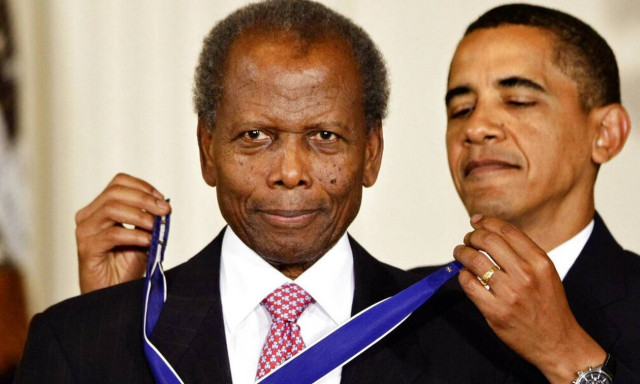 Πέθανε ο σπουδαίος, οσκαρικός ηθοποιός Σίντνεϊ Πουατιέ